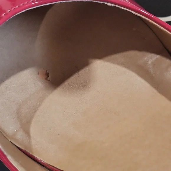 PRE-LOVED๐ Michael Antonio Latanya Cherry Red Patent Leather Platform Pumps! - Picture 7 of 12